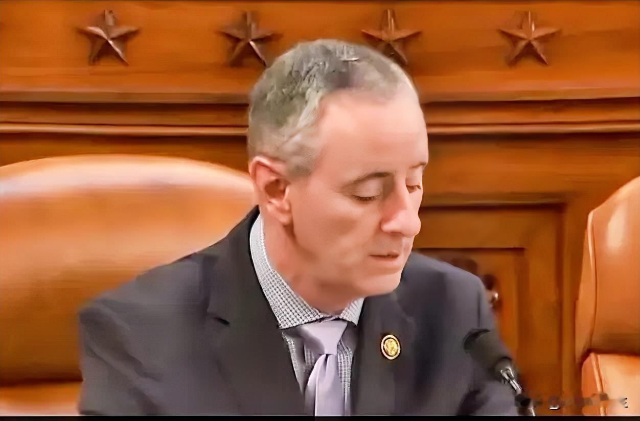 众议员菲茨·帕特里克就财政部延长俄罗斯石油制裁豁免提出质疑，指该政策可能为克里姆