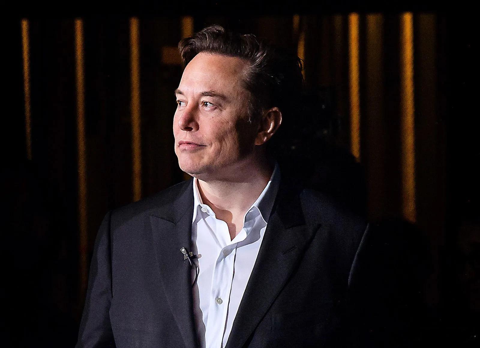 昨天 SpaceX 正式提交 IPO 申请，马斯克基本锁定全球首个万亿美元富翁。