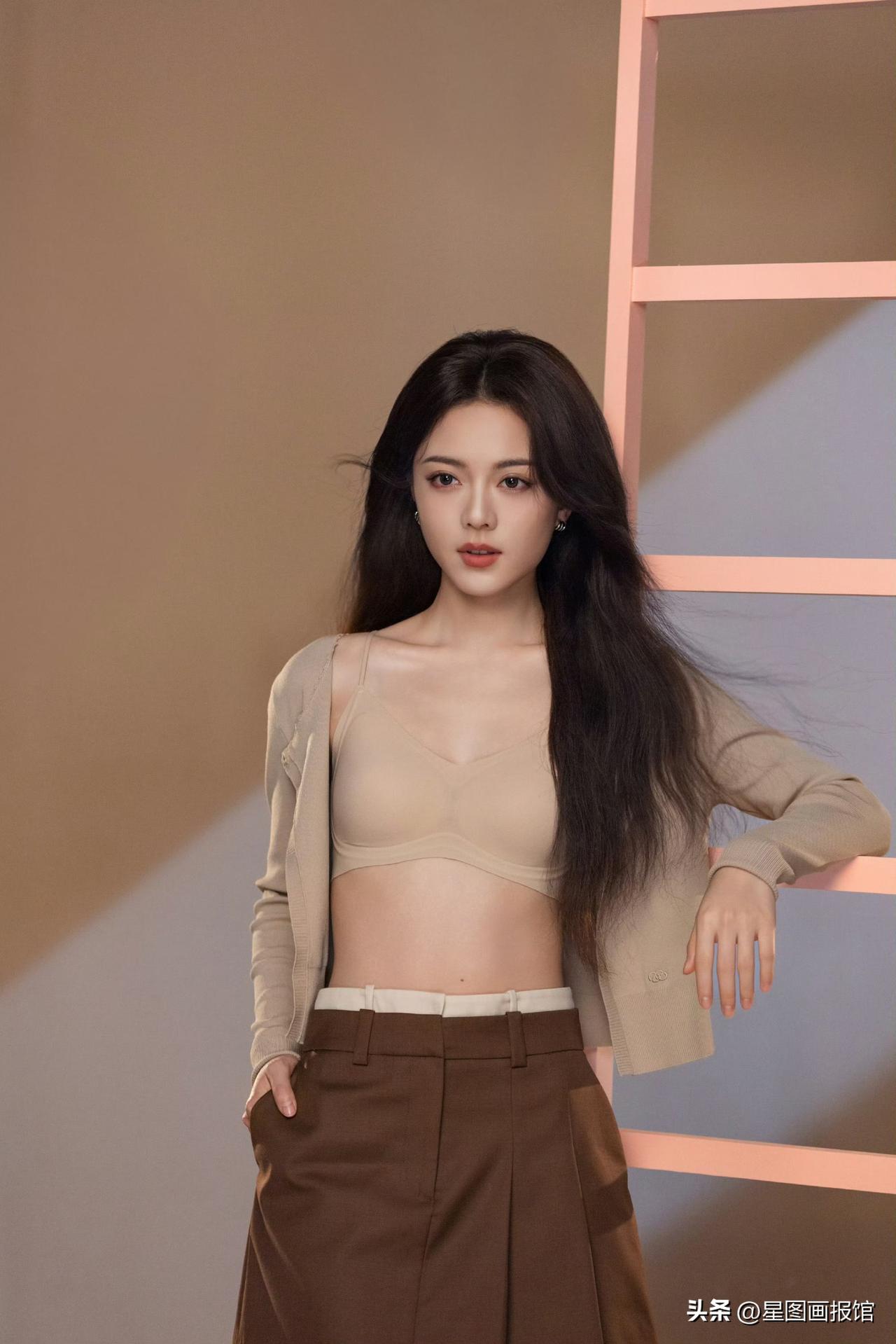小麦松弛感穿搭太绝了，浅咖色系尽显甜美温柔
   一身低饱和奶茶色系穿搭，把居家