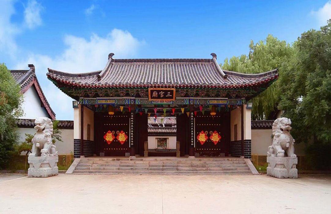 拜观静观偶得一联，请诸君批评指正！

上联:道观常开门
下联:清风自来去
横批: