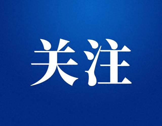 女子啃苹果卡嘴里拿不出，当事人回应摆拍质疑：就医确诊下巴脱臼，或因嘴巴张太大；医生提醒：平时应避免大
