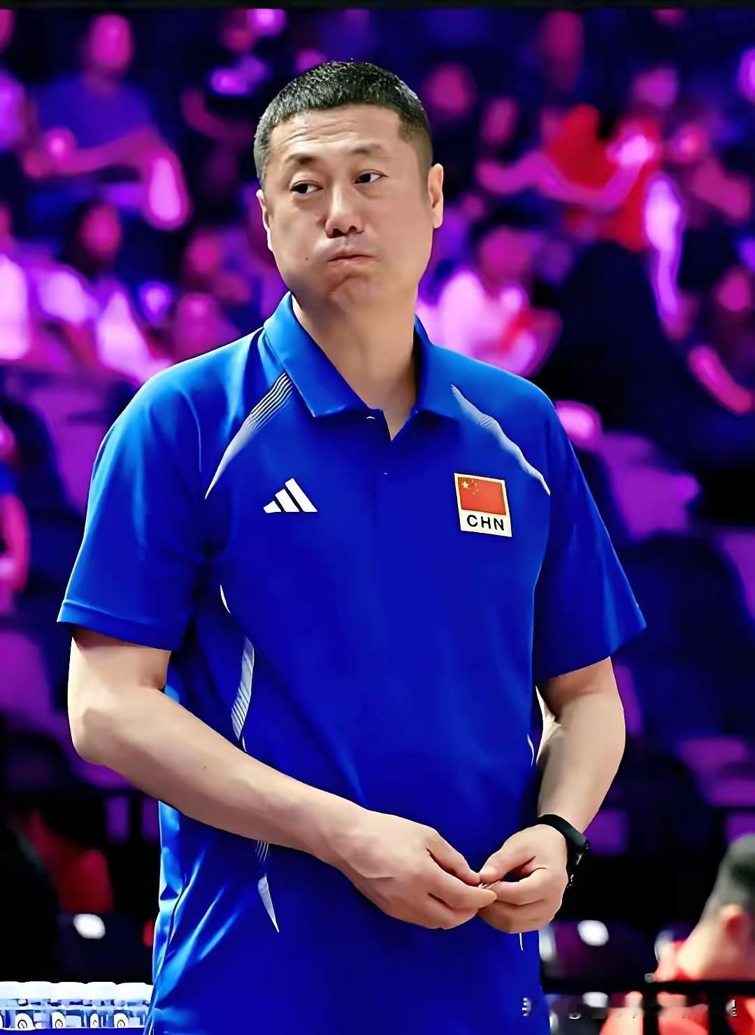 请问赖主席？请问我们敬爱的赖主任？国家男排1比3负于韩国男排，止步亚锦赛八强，彻