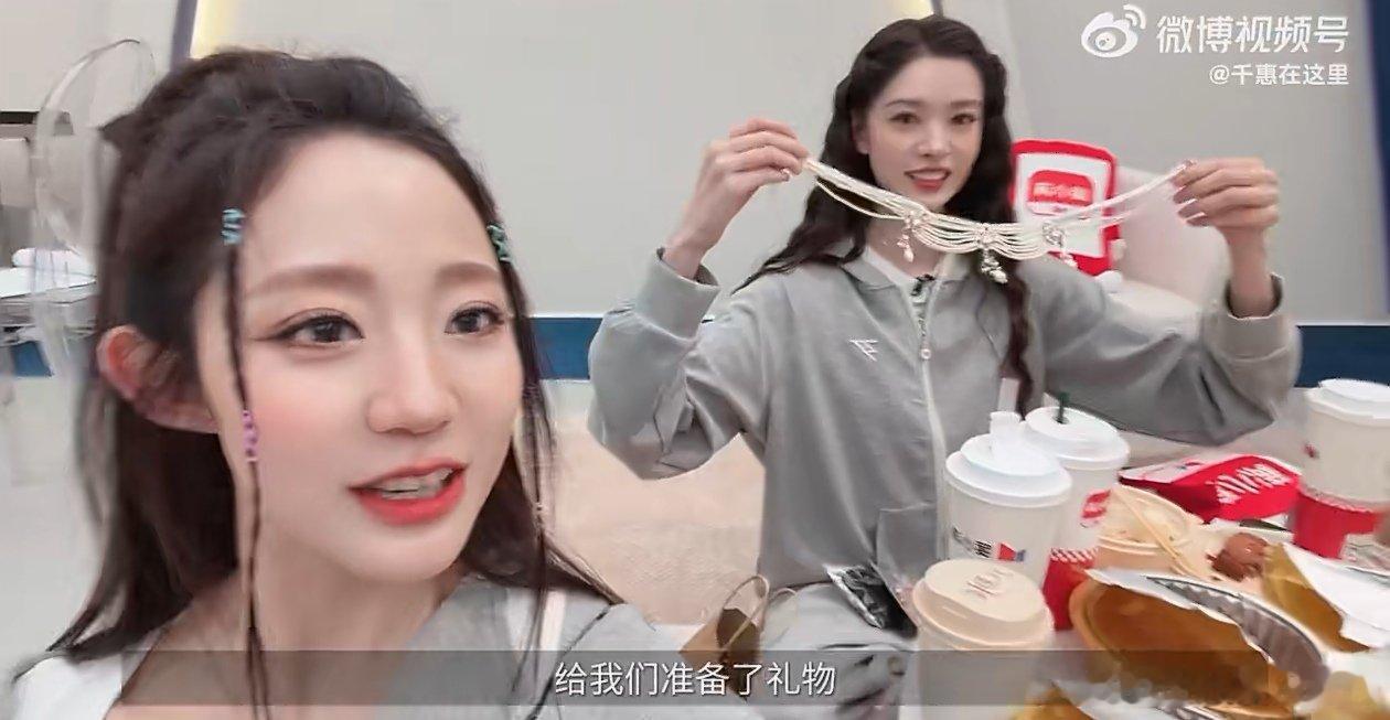 乌兰图雅团达拉崩吧屠龙四姐妹乘风2026 谁还没被屠龙四姐圈粉？训练时火力全开，