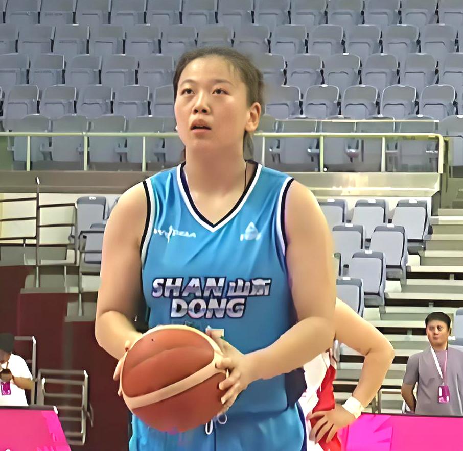 张涛五犯离场，山东获得亚军。
全国女篮锦标赛决赛于30日晚上打响，四川远达美乐以