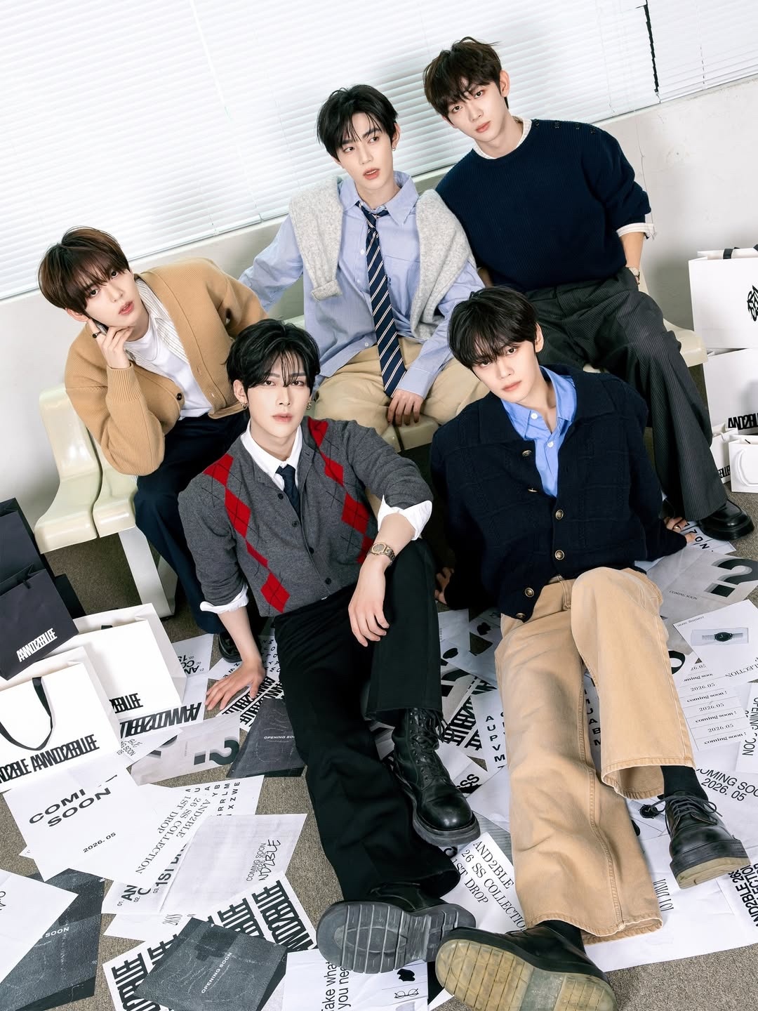 乐华新男团AND2BLE（章昊、沈泉锐、金奎彬、韩维辰、刘昇彦 ）五人公式照公开