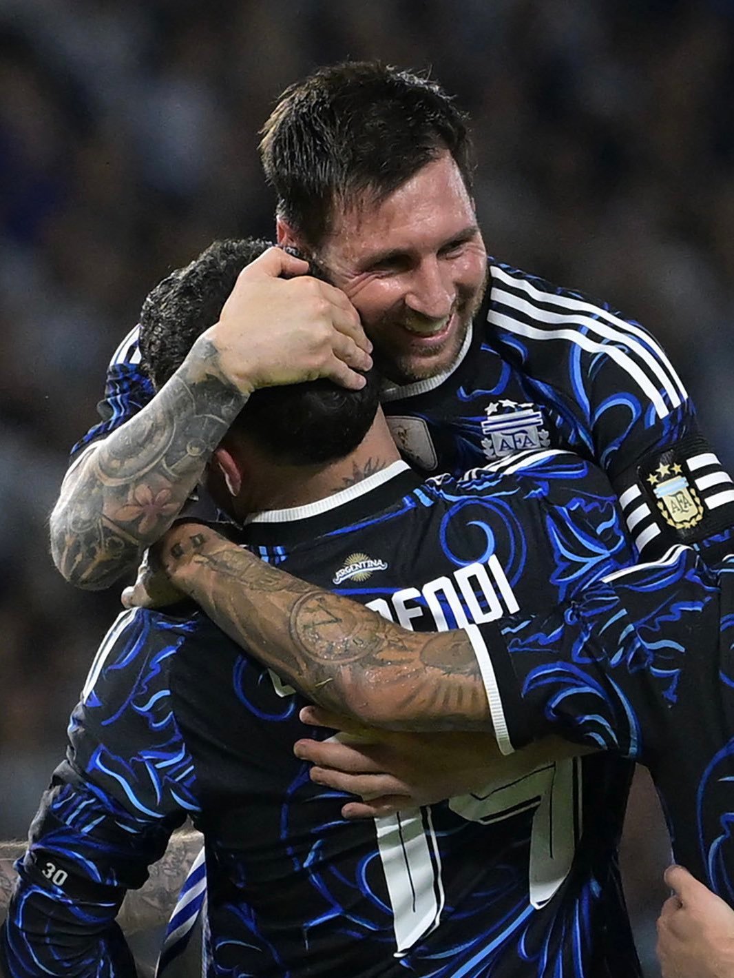 🥹奥塔门迪：“没有比穿上国家队球衣更幸福的事了，我非常高兴能在我们自己的主场、