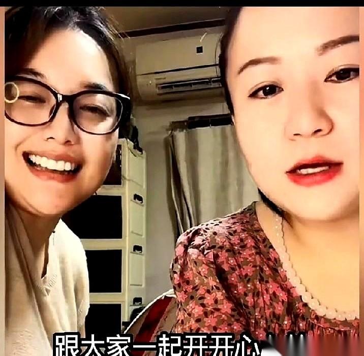 “下次我和你乱！”大老刘脖子一梗，指着手机屏幕直接飙了句狠话。
直播间里，那条写
