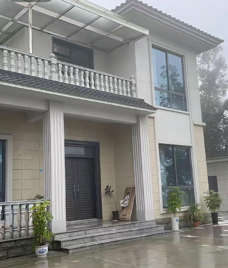 准备出钱给女儿买房，我随口问了一句，以后哪个房间留给我住
没等女儿回话，女婿抢先