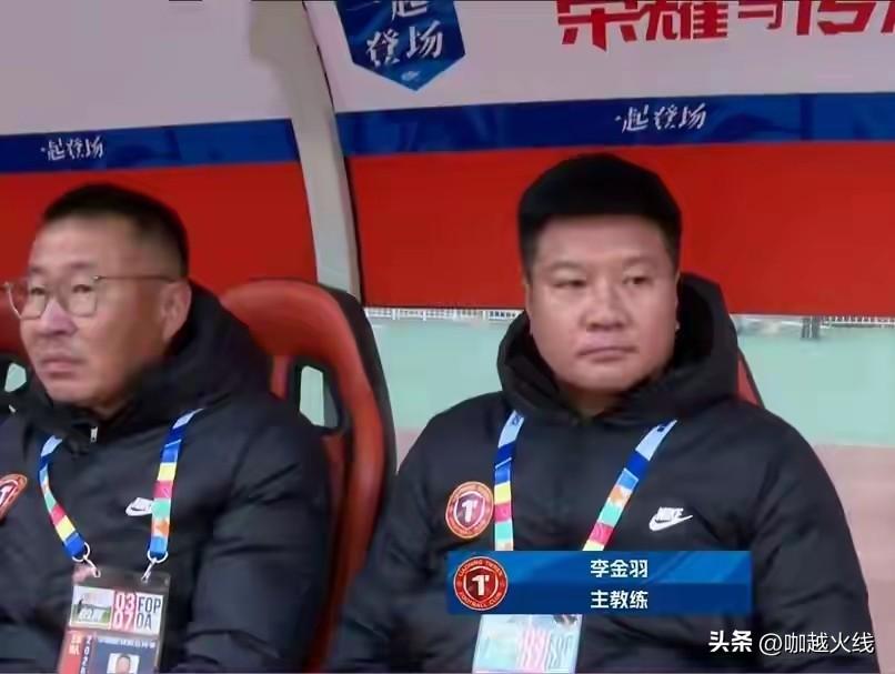 山东泰山队主场3：0 大胜来访的（辽宁铁人队）“鹏羽之战”韩鹏笑的灿烂！

黄政