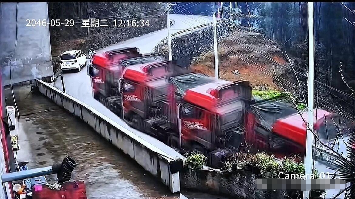 老妈花12块9网上买的监控，
请问一下要怎么样调清晰度啊！ [抠鼻]
.