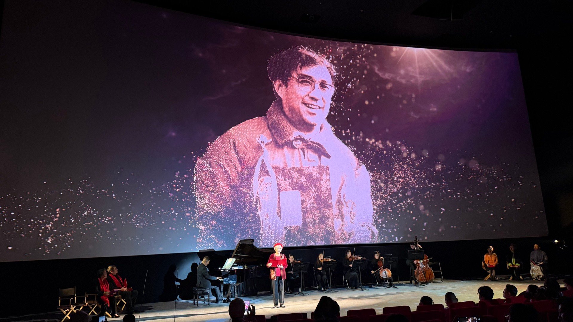 这个环节真的好感动一个个熟悉的名字谢晋 赵丹 张瑞芳 秦怡 孙道临 谢飞谱写了中