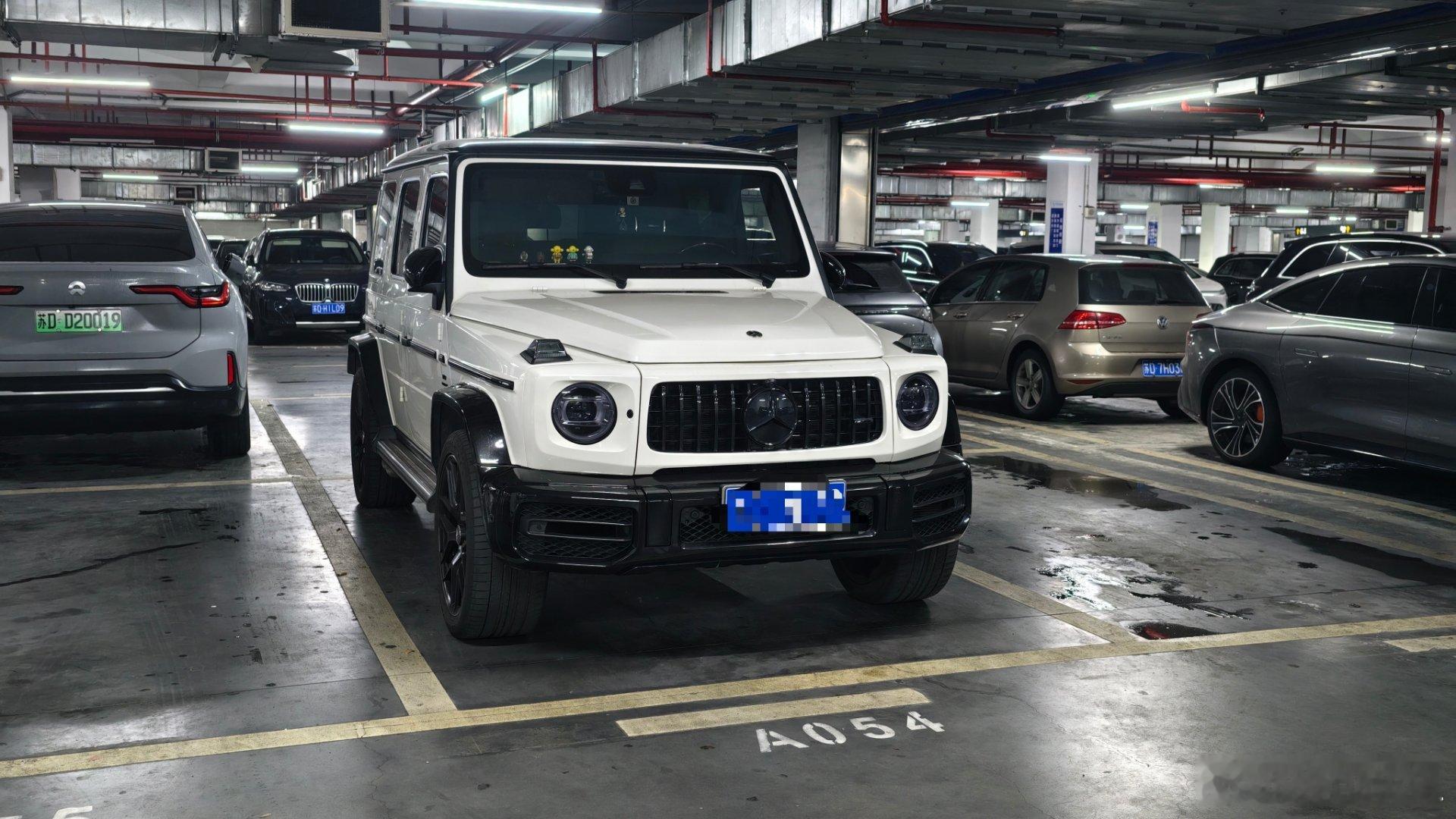 大G真是好看，白色更加显眼，怎么没人模仿下这种特别好看的纯电大G啊？ICAR可能