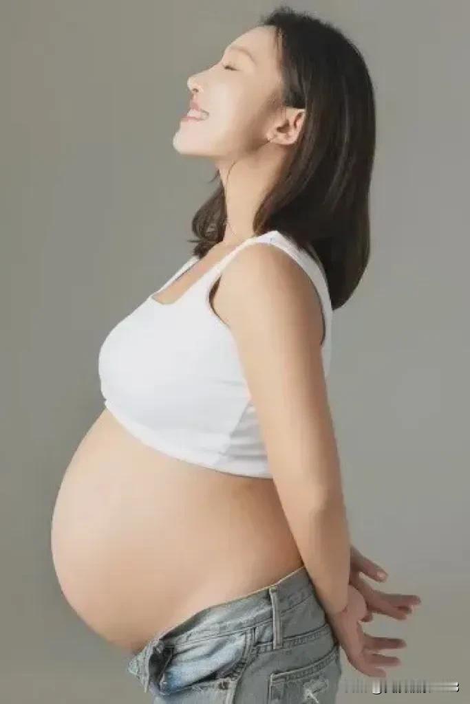 还记得这位美女老板吗？
前贵州恒丰老总文筱婷，近日晒出孕期写真，祝福！[彩虹][