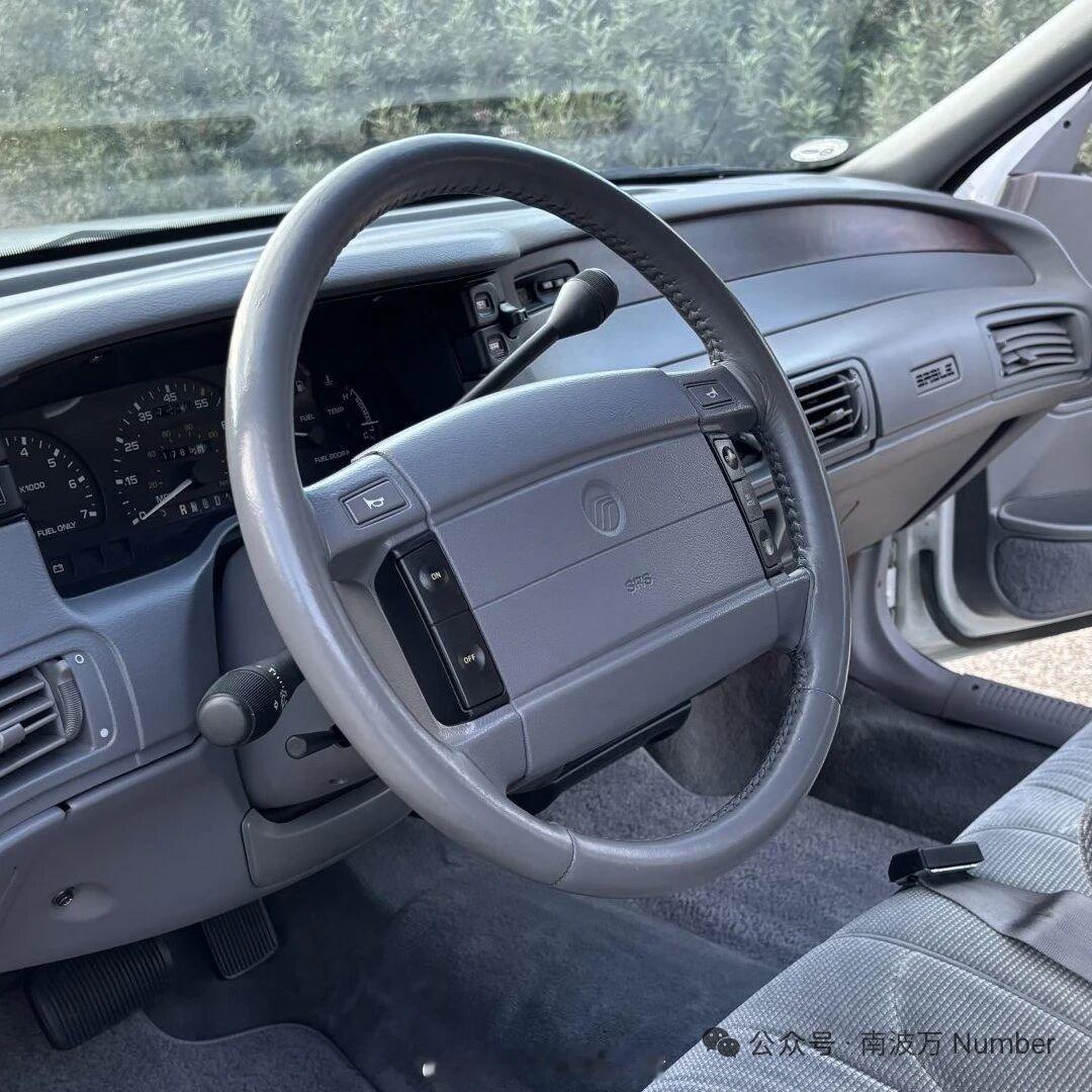 经典老车 水星紫貂1992 年的 Mercury Sable（紫貂）属于第二代车