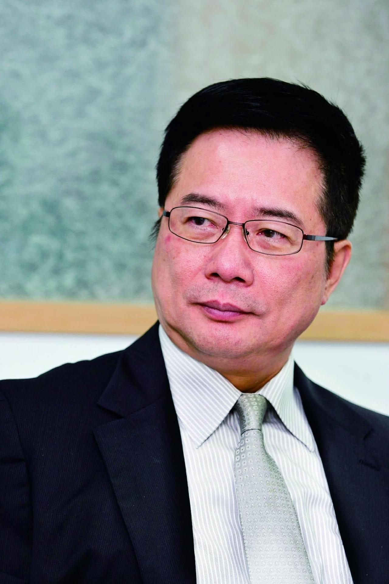 蔡正元从昨天到今天，已经连发三篇文章批评郑丽文了。说真的，他到底想表达什么？要不