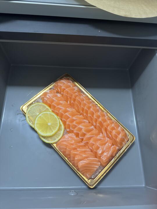 三文鱼刺身 舌尖上的极致享受 三文鱼 舌尖上的奢华 新鲜 刺身