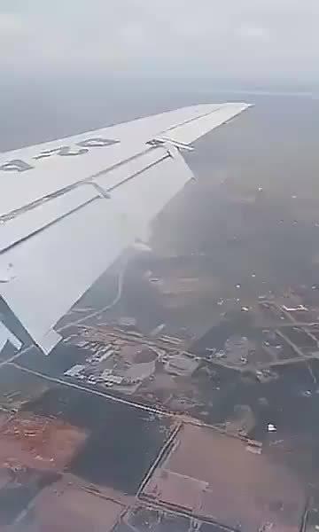 🔻视频记录了在刚果民主共和国科卢韦齐机场降落时坠毁的巴西航空工业 ERJ-14