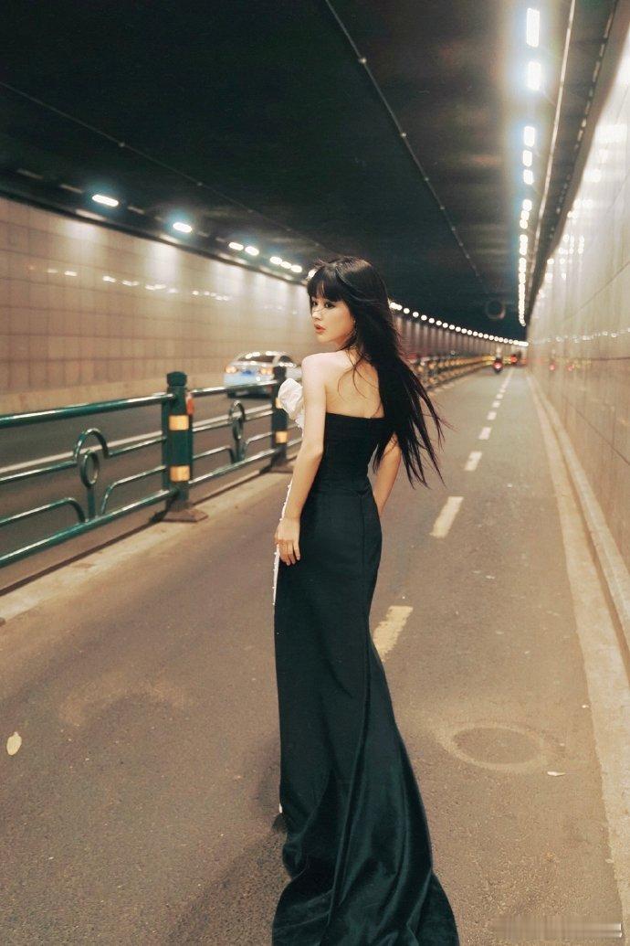 王格格余茵一个敢读一个敢演 别人避之不及的羞耻台词，在王格格余茵这就是专业主场，