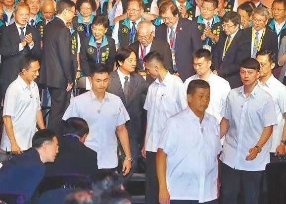 赖清德贴身保镖被揪出是“内鬼”！台媒感叹：台军苦练“反斩首”全白费，要是战时“敌