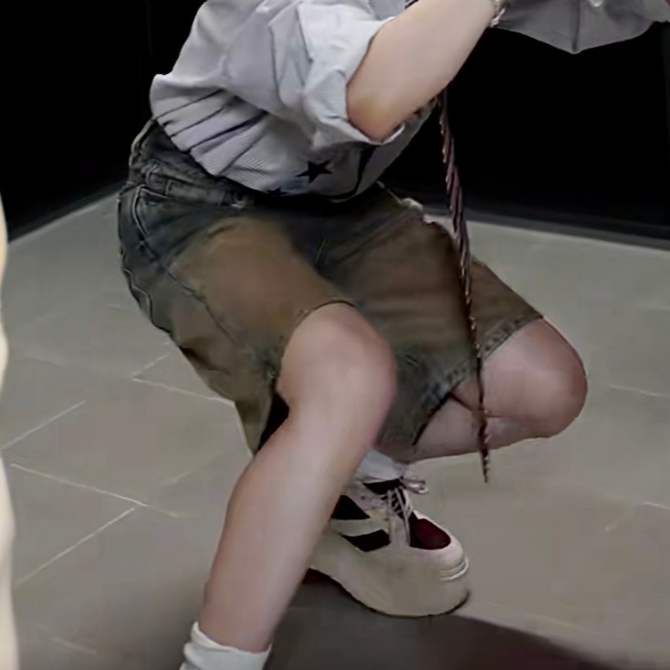 一直在看腿真是抱歉🥵🥵🥵 
