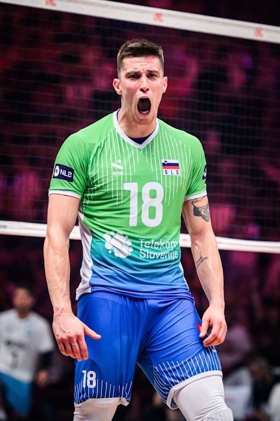 斯洛文尼亚🇸🇮男排主攻切布伊在2025年短暂告别国家队之后，2026年选择回