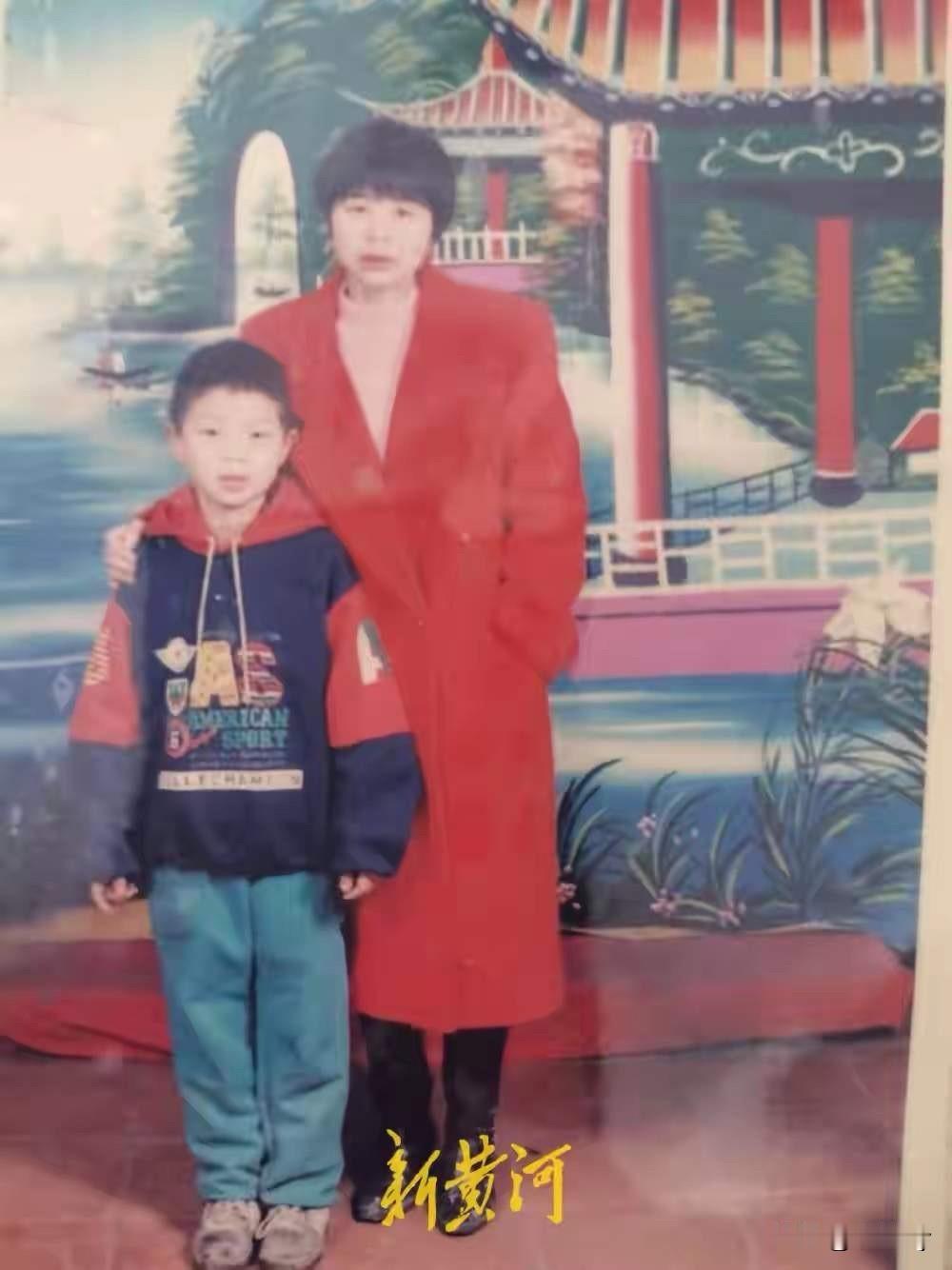 泸州花坛白骨案明天将一审开庭！受害者吴某萍的儿子黄平在母亲失踪的28年里，他无时