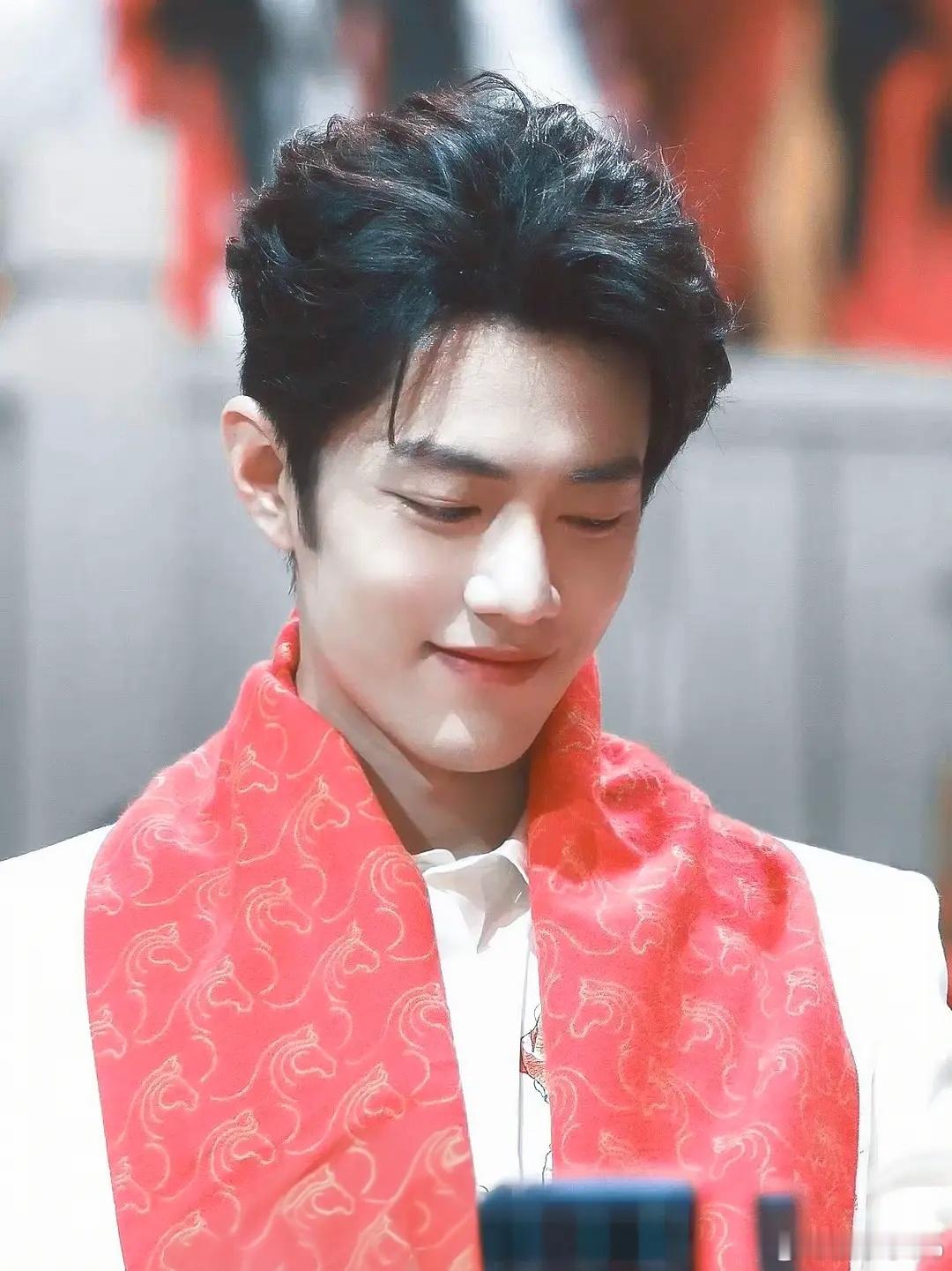 肖战带着北京春晚上世趋15了，他上世趋比我上市区还容易。 