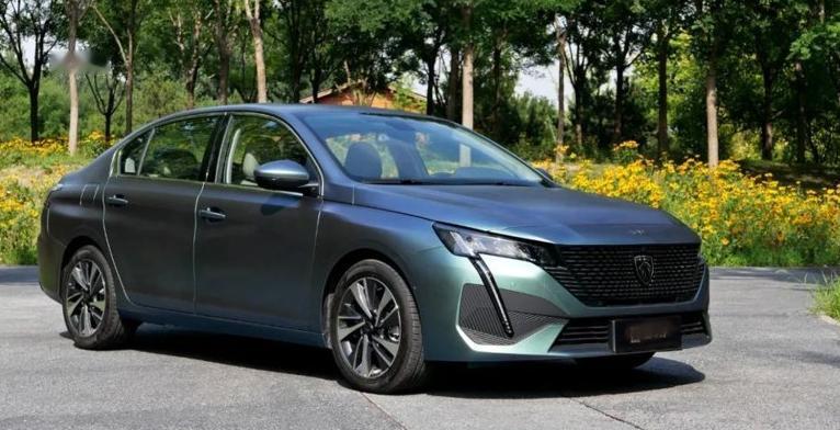 起售价10.57万，标致408X这次算是彻底认怂了

作为A+级的车型，轴距27