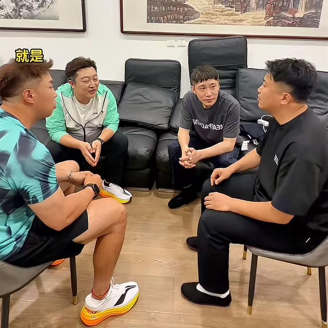 德云社众角力捧宋龙祥，烧饼曹鹤阳直接上手，在德云七队是真容易走红！德云社宋龙祥发