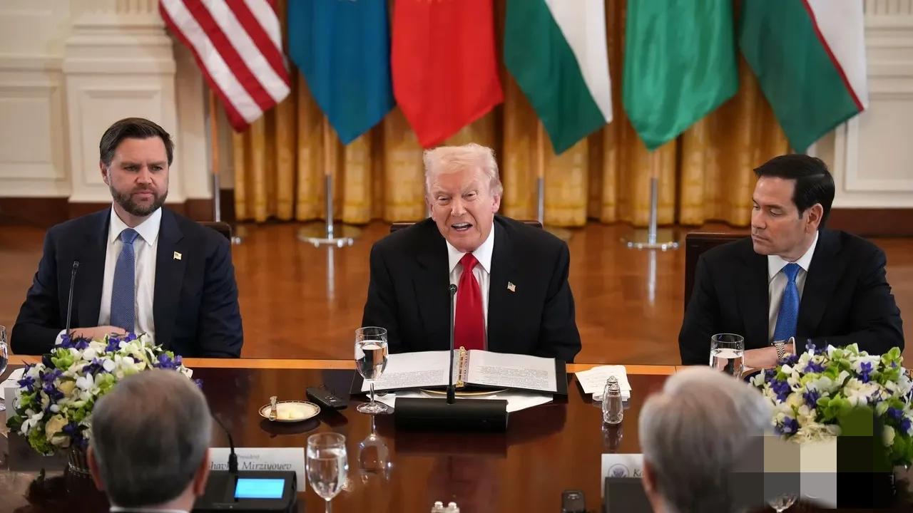 美媒今天报道：特朗普的部分高级助手——包括副总统JD万斯和国务卿卢比奥——最初对