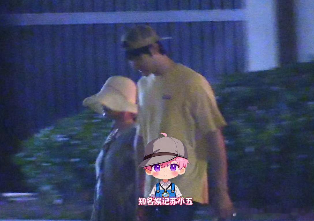 金莎孙丞潇手牵手遛狗金莎孙丞潇婚后手牵手遛狗 救命！金莎孙丞潇日常太幸福了，手牵