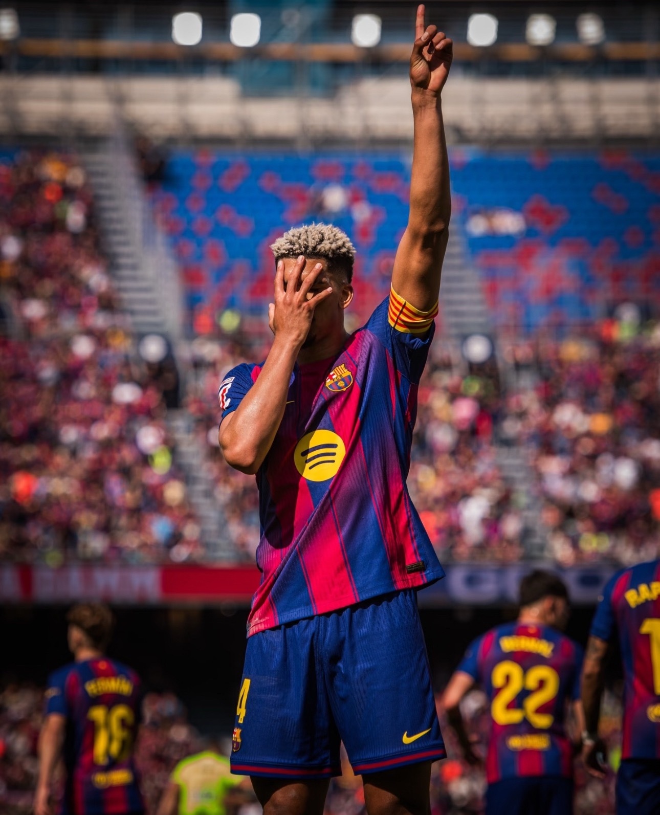 29轮73分！巴萨锁定西甲前4 连续23年晋级欧冠创足坛传奇北京时间3月22日，