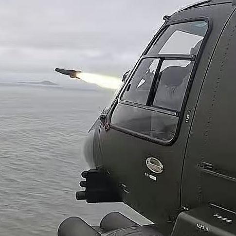 直20突击型发射空对地火箭。
机载空对地火力已经超过直10