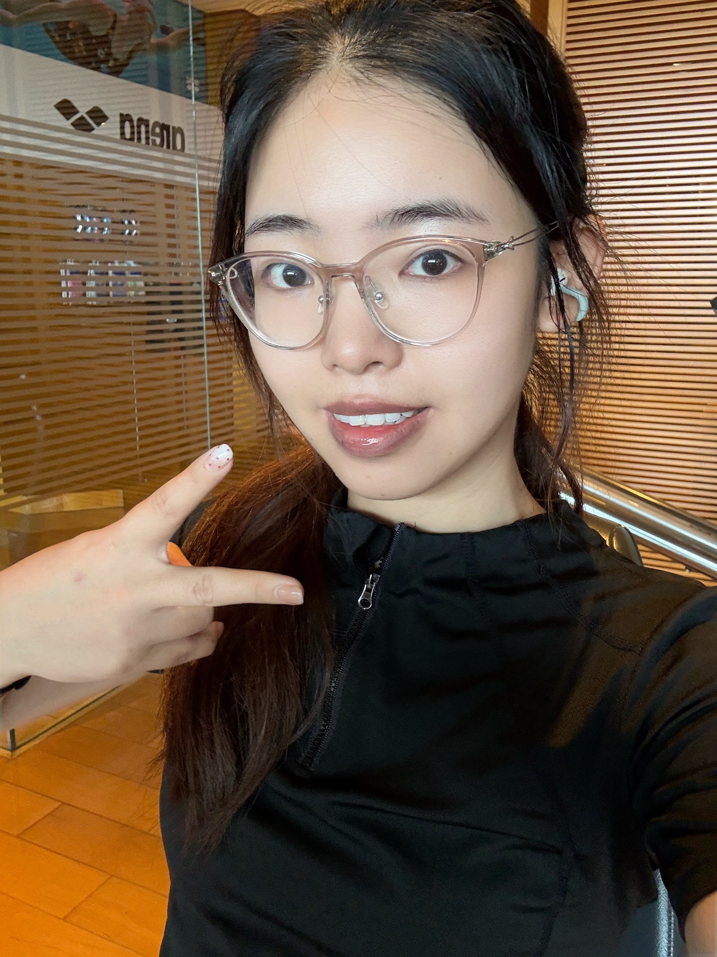 早 最近开始运动了发现气血真的充足起来了在健身房看到一个新鲜设备，全身震动训练仪