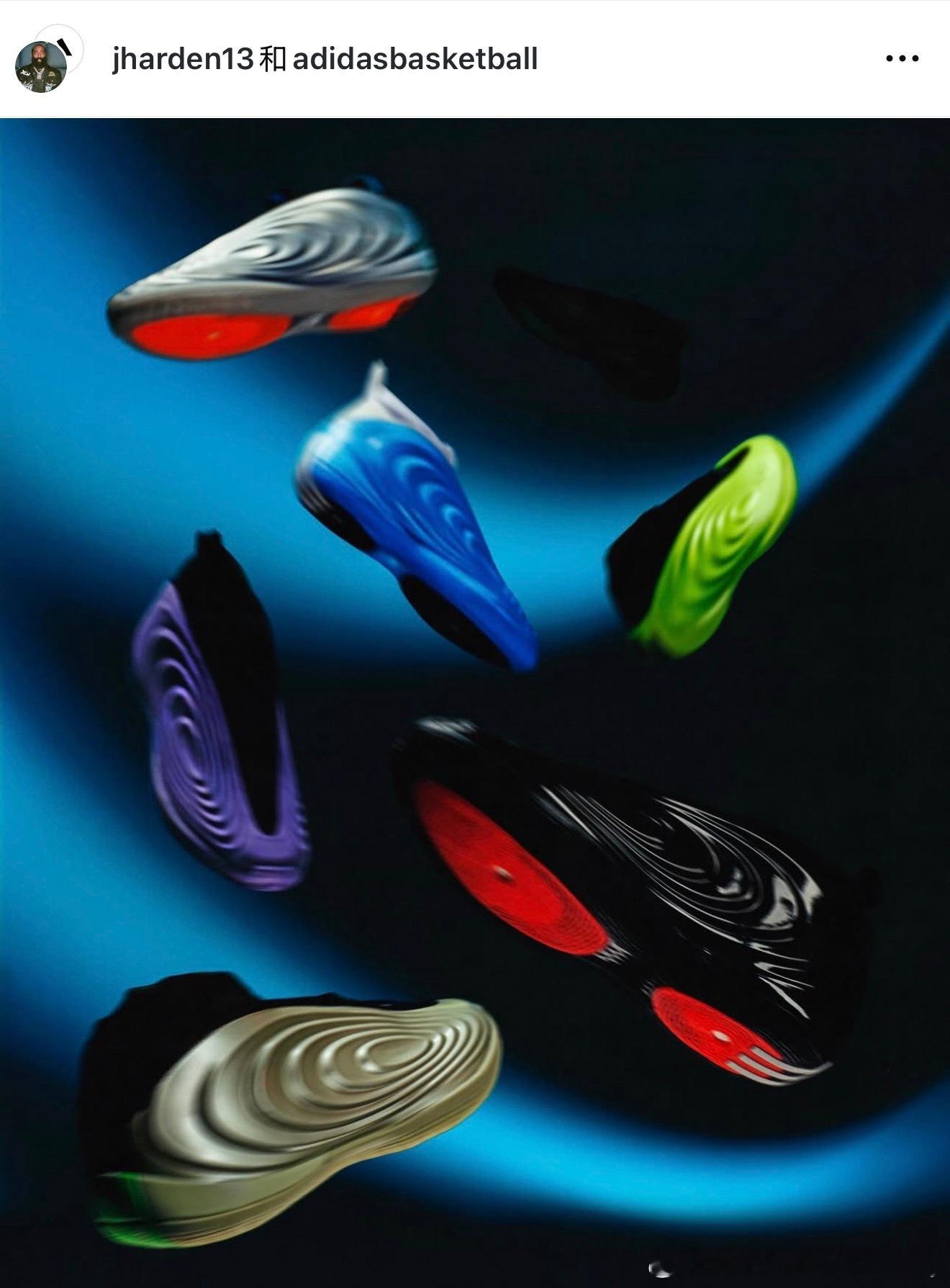 纯黑和蓝白配色看着挺帅啊有点喷泡和aj合体的感觉 