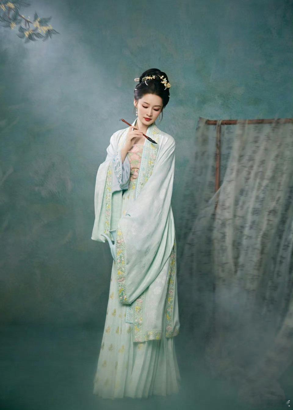 李沁撑得起李清照的少女感与晚年的孤傲争渡争渡，惊起一滩鸥鹭……寻寻觅觅，冷冷清清