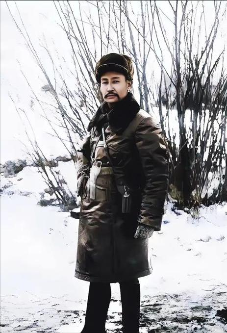 1932年，马占山宣布向日本投降，顿时国内上下骂声一片，然而在受降仪式上，马占山