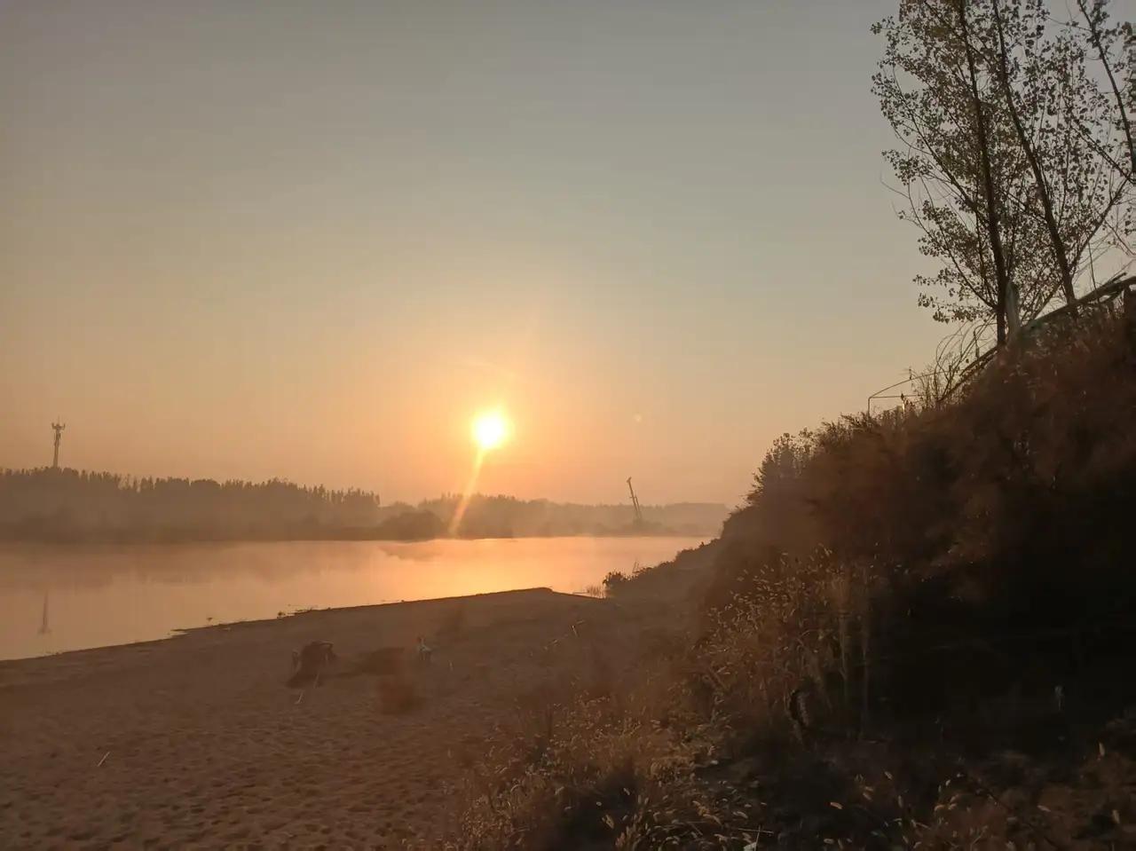 2026年最火的一句话，健康是存款，快乐是利息

2026年，一句简单又扎心的话