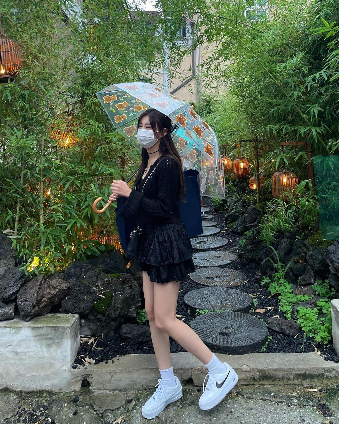 ​一半中式清幽，一半少女可爱。