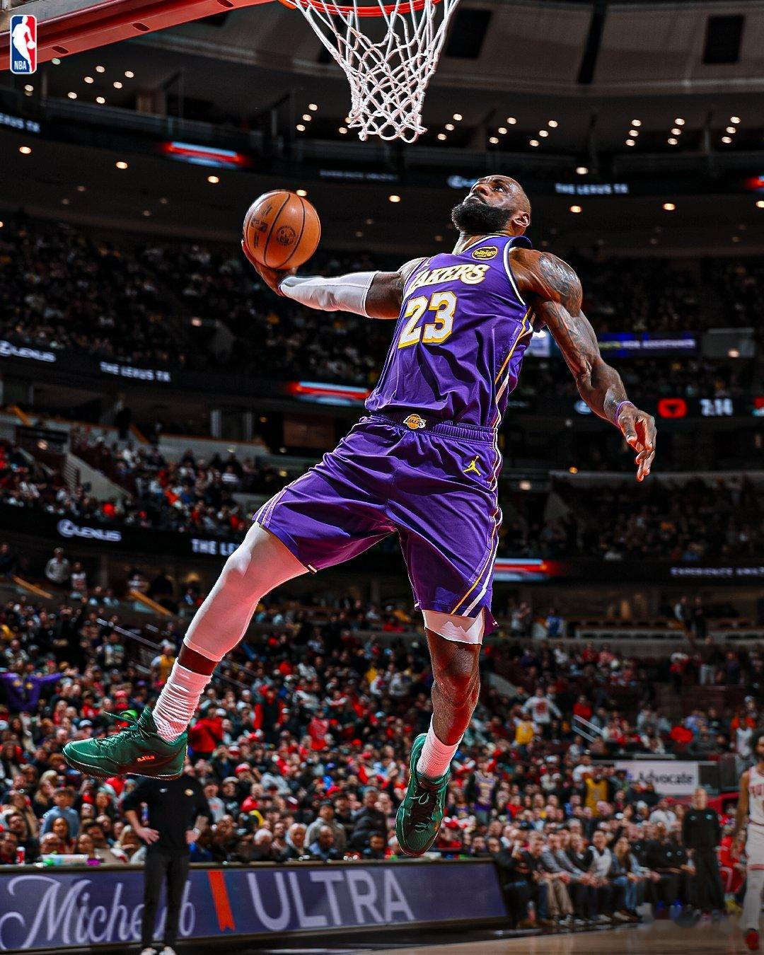 同样的扣篮，在同一座城市，在17年后NBA詹姆斯41岁又见全力詹