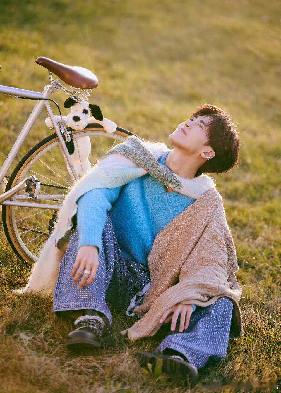 何洛洛分享彩色蝴蝶何洛洛你是懂拍照的！这彩色蝴蝶直接美到我心巴上，雨林晒太阳还能