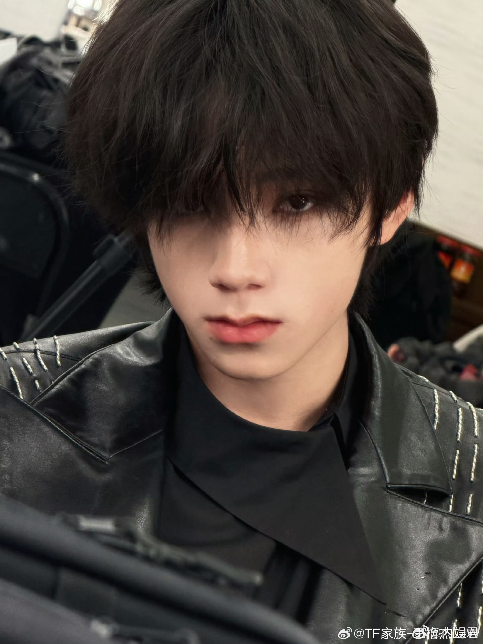 王橹杰发现了很新颖的语音功能 王橹杰用语音评论自己的微博“hello伙伴们大家好