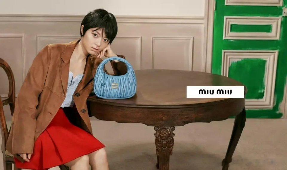 这么土的造型，艺人和团队没人反对吗 