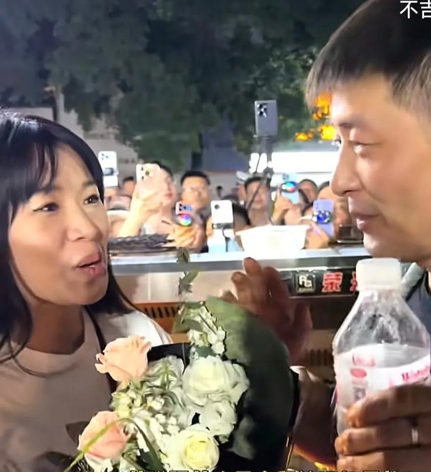 一夜之间意外走红，被大批网友误认，这位陈师傅的清醒，真的太难得了。面对慕名而来送