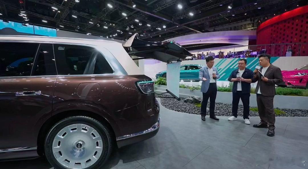 马东北京车展现场买车马东北京车展订车了 北京车展名场面不断出圈，马东现身活动现场