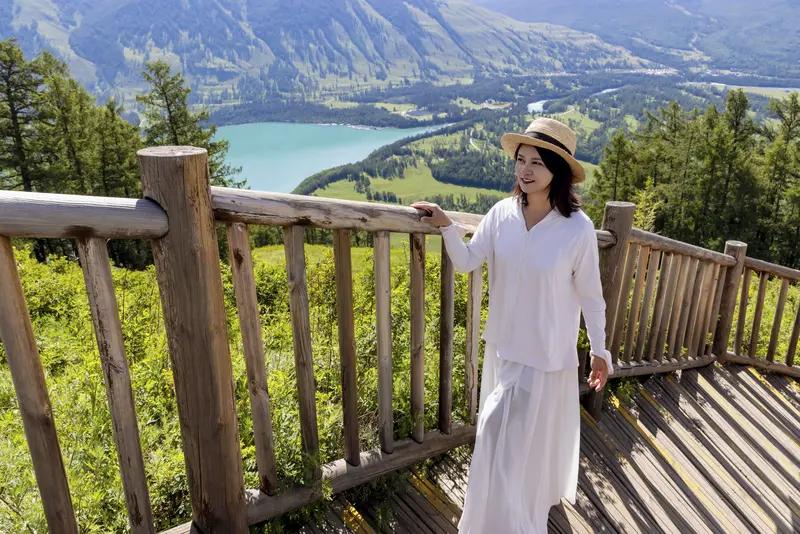 都说经济越好美女越多，我咋这么久了一个美女都没看着呢[捂脸]，经济真的如此差了吗