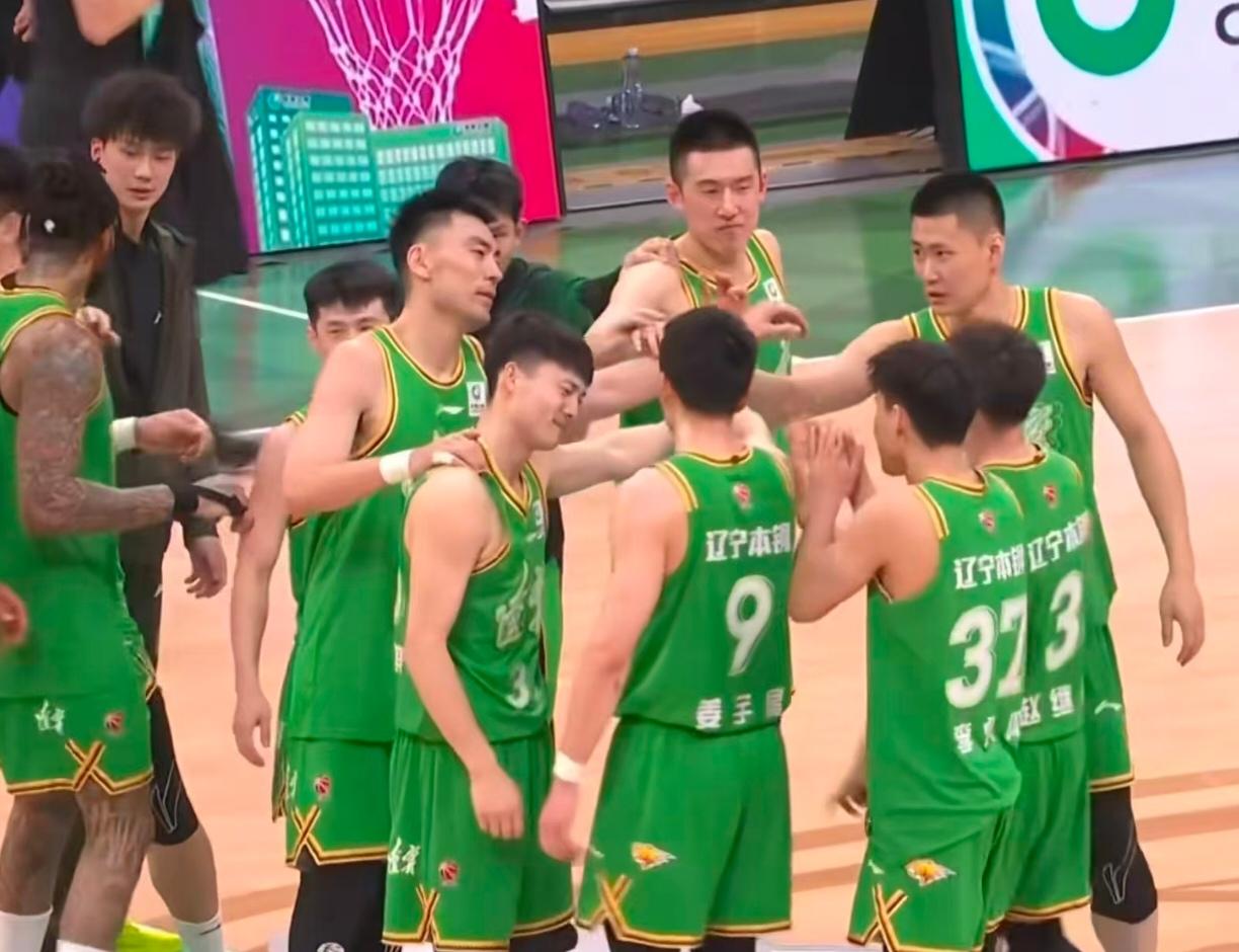 本赛季，辽宁队本土球员数据一看便知：
1，付豪29岁——场均贡献12.7分4.8