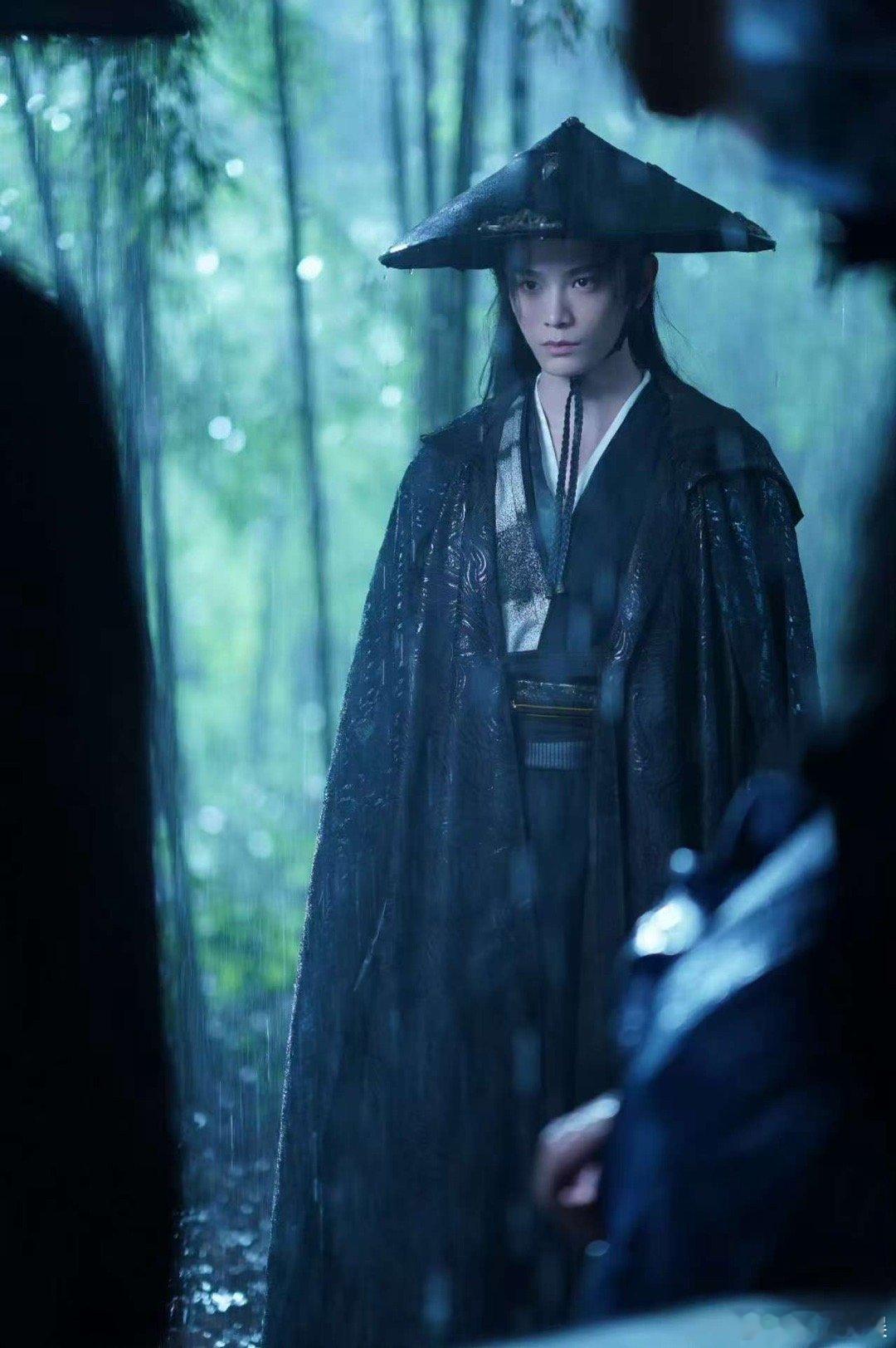 丁禹兮雨夜埋藏秘密丁禹兮斗笠造型丁禹兮雨夜埋藏秘密，雨夜埋藏了什么秘密，[爱你]