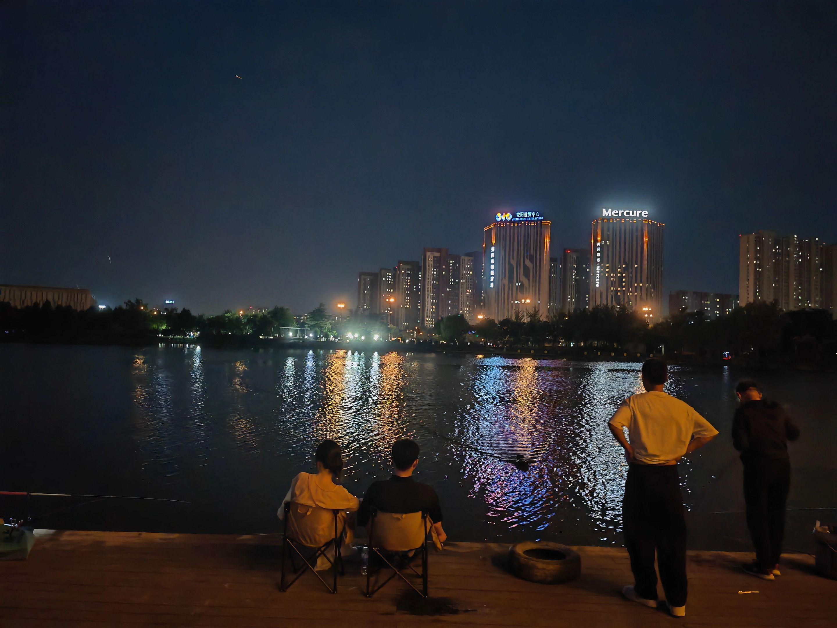 城市水边之夜 河畔夜色 城市夜钓 湖畔夜钓 河畔晚风的治愈
