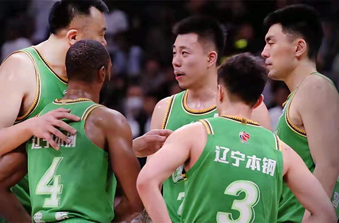 辽宁121-112胜新疆，张镇麟爆发背后，杨鸣“弃用2人”是关键，莫兰德下个赛季